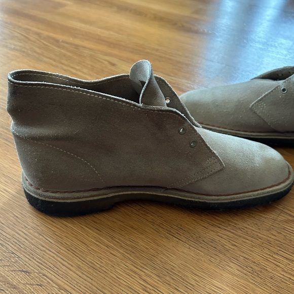 Mens size 9 Clarks desert boots. - Picture 6 of 12